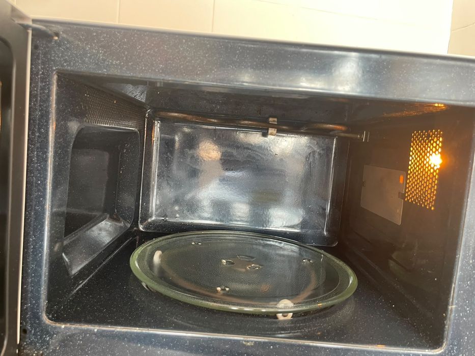 Microondas Samsung com Grill (Excelente Estado)