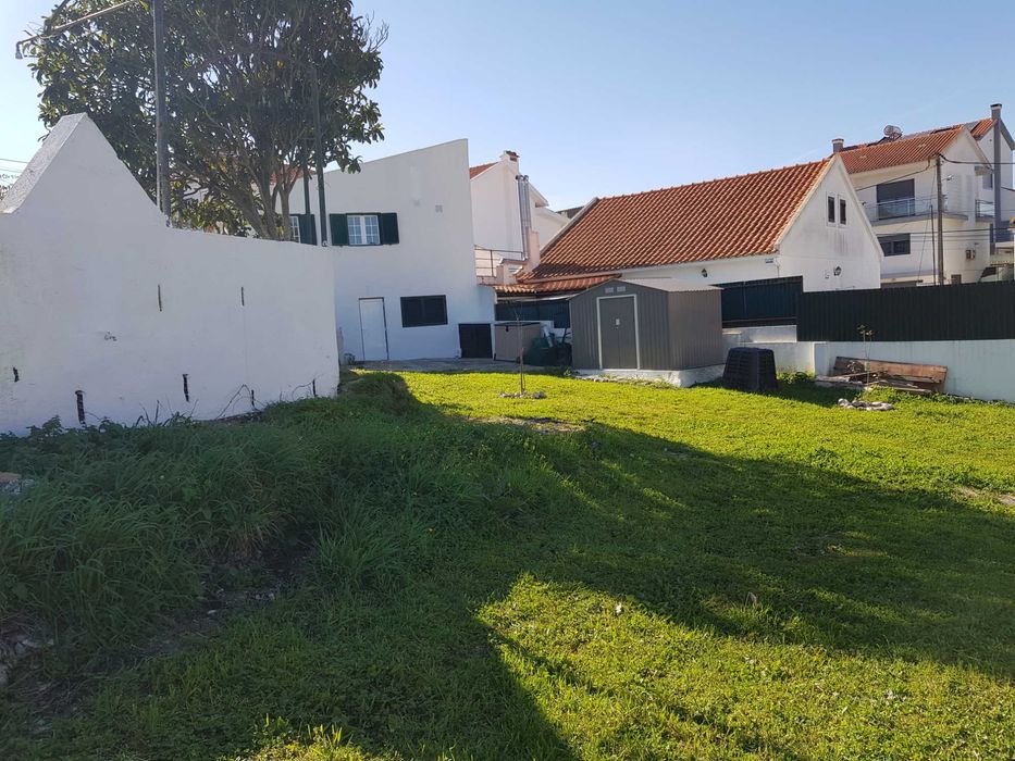 Vendo/Permuto Terreno 1.190 m² c/benfeitorias Charneca de Caparica