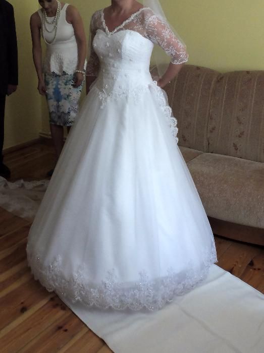 Suknia ślubna z trenem