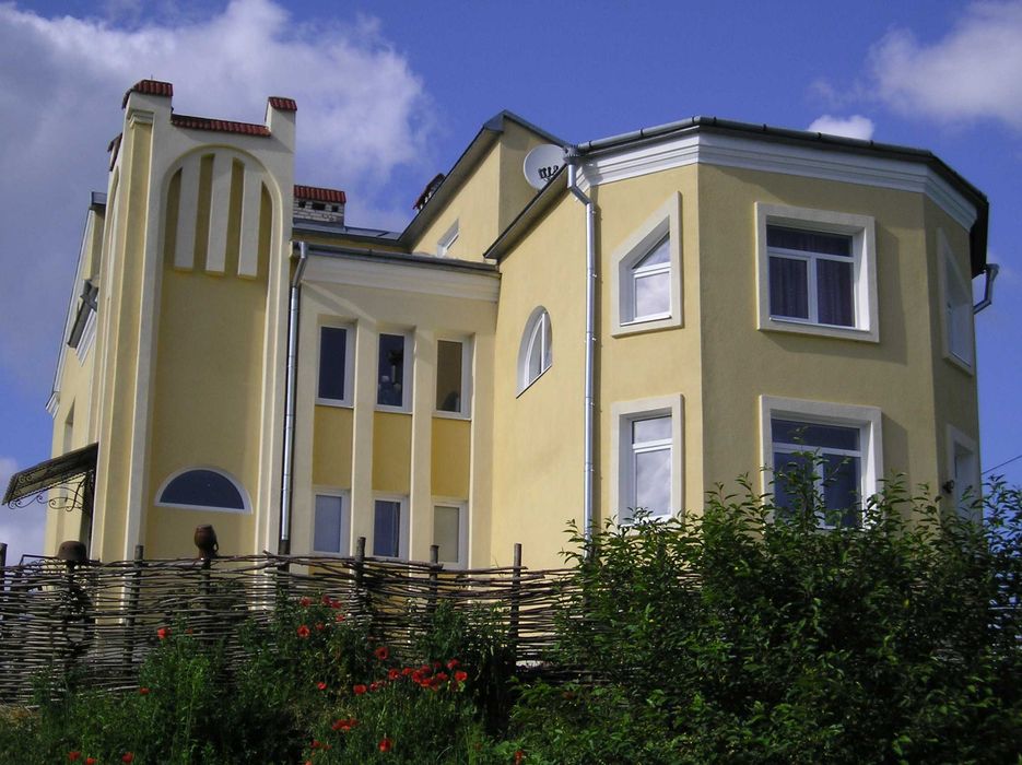 Будинок 3-х поверховий Запитів Львівська область