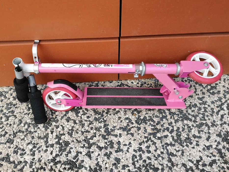 Trotinete menina