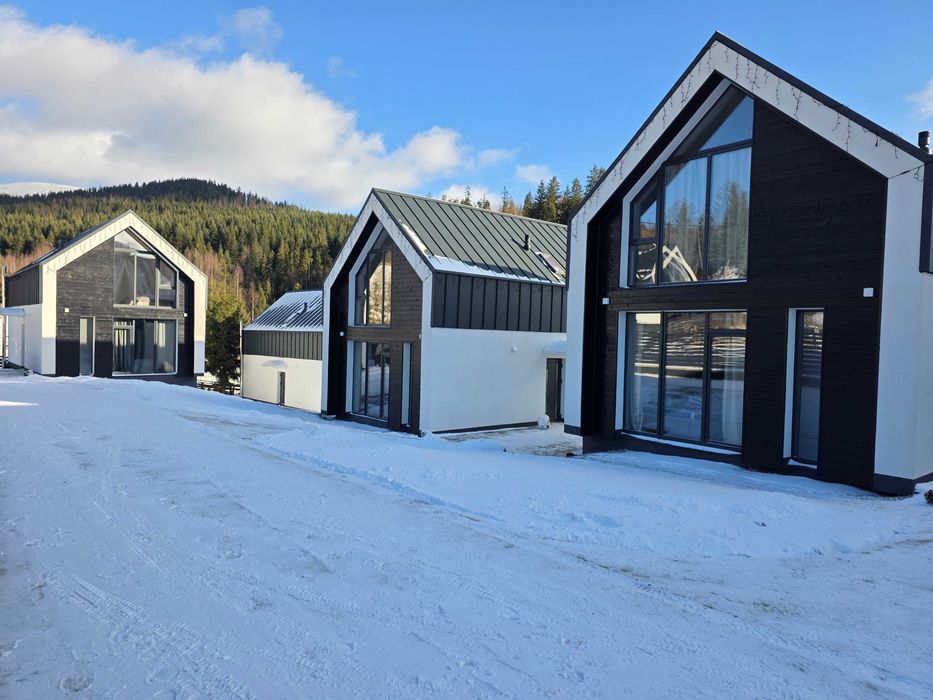 CoCo Chalet — шале в Карпатах з терасою, панорамою гір та чаном