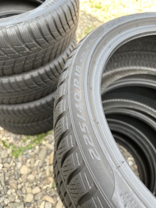 225/40/18 Pirelli Sottozero 3 Winter