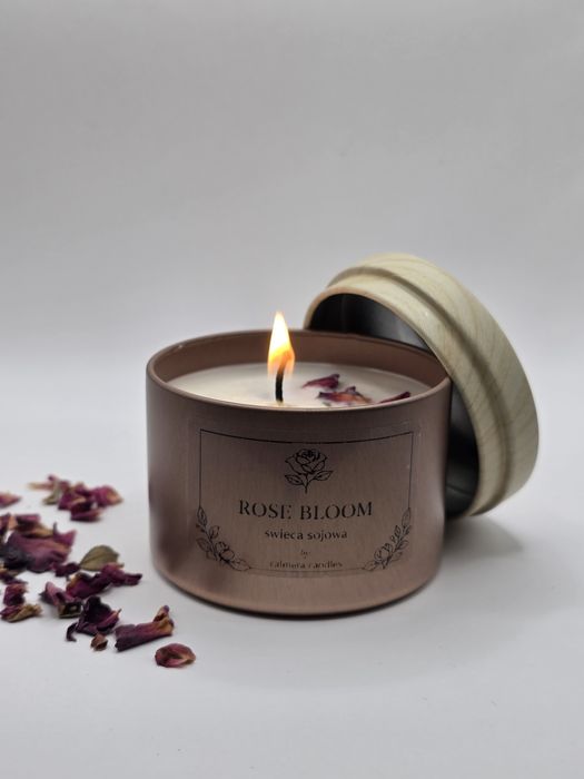 Świeca sojowa ROSE BLOOM - ręcznie robiona | z płatkami róż