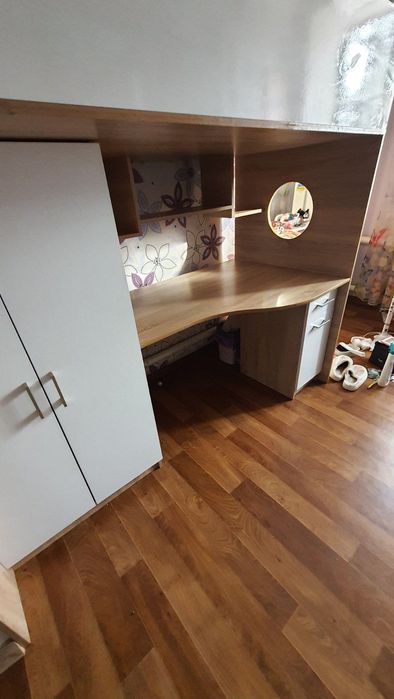 Дитяче двоповерхове ліжко