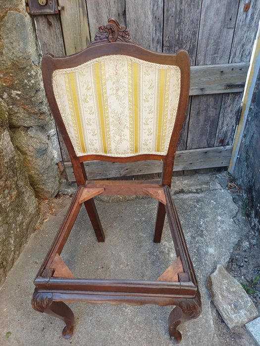 Cadeira para ser vendida no estado em que está