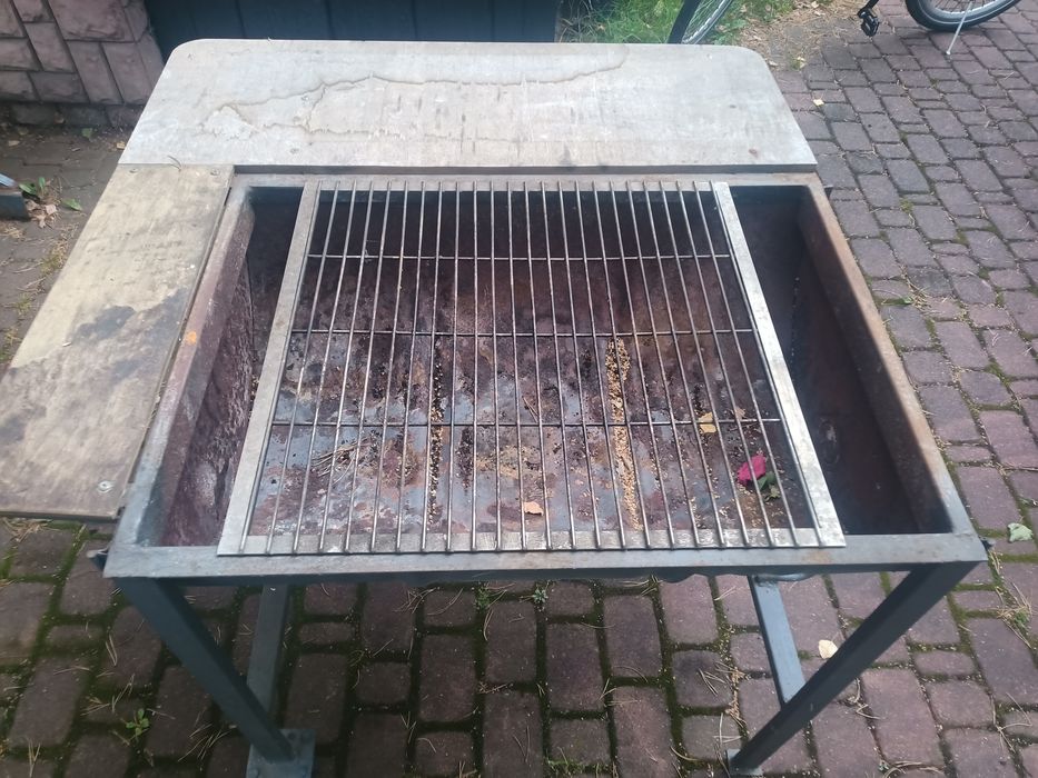 Grill duży z beczki na kołkach z rusztem