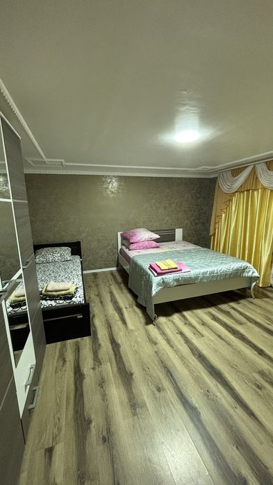 Здаю подобово 2 поверховий будинок