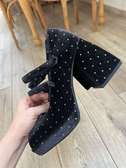 Оксамитові туфлі