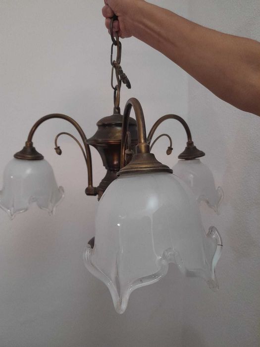 Gracioso Candeeiro de Sala  c/ 3 Túlipas