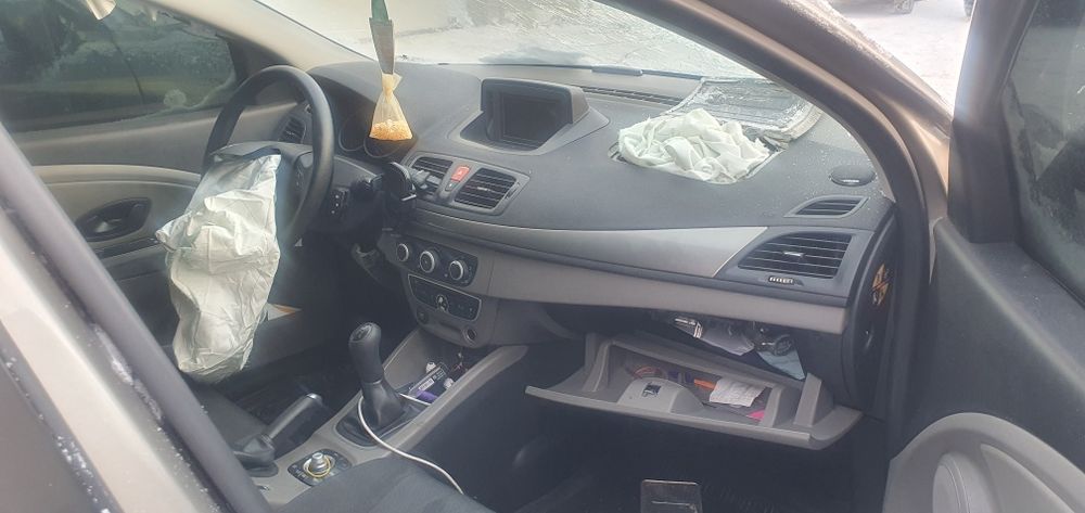 Megane 3 1.6 бензин після дтп