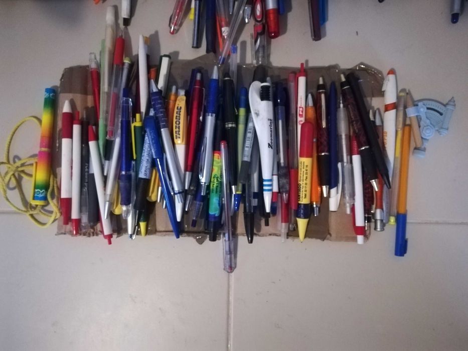 Diversas canetas 230