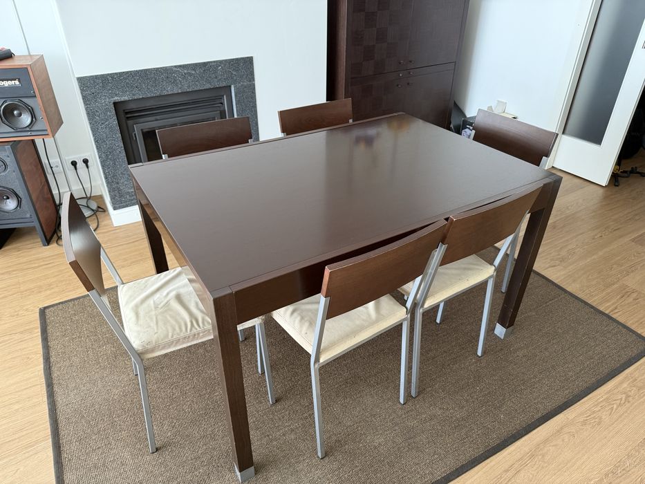 Mesa de jantar com 6 cadeiras