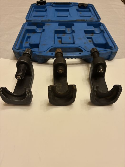 Інструмент для демонтажу кульових опор та шарнірів рульвових тяг