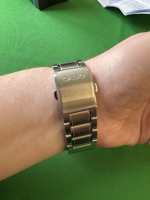 Продам годинник Casio MDV-107D-3AVEF