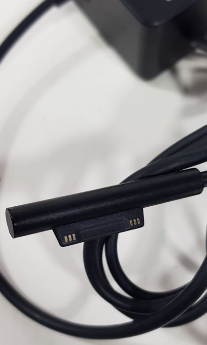 Блок питания Microsoft 1736 "24w 15v 1.6a surface pro