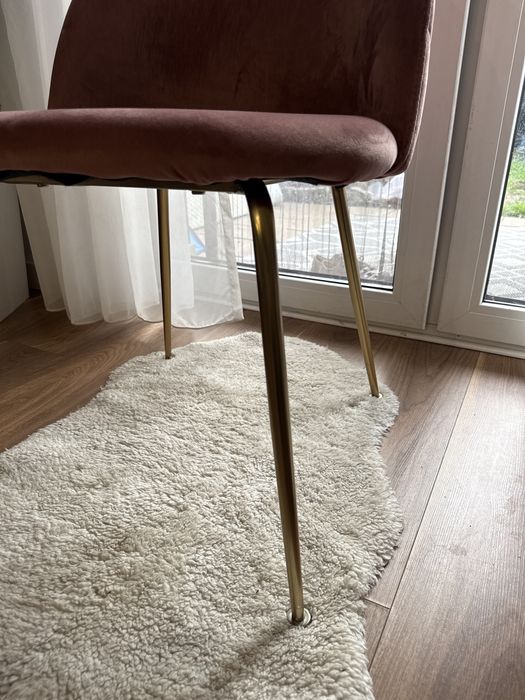 Krzesła rożowe komplet 4 sztuki