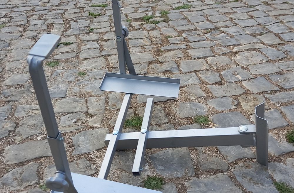 Suporte para tv antiga.