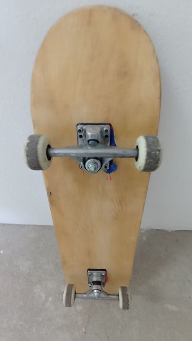 Skate com base de madeira