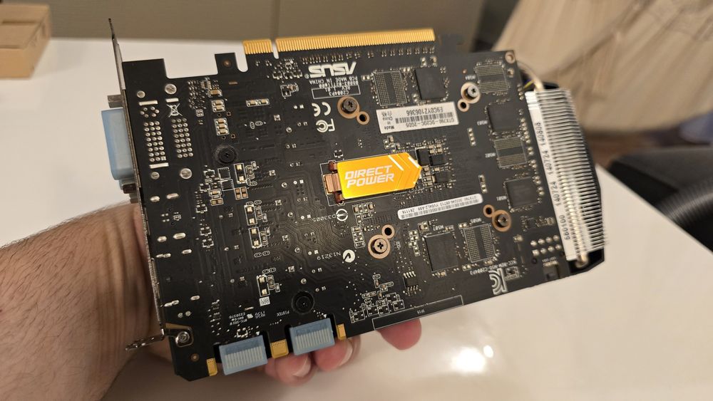 NVIDIA GeForce GTX 760 ASUS - 2GB DDR5 - PCI Express 3.0 x16