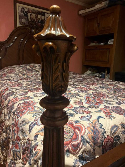 Cama de casal - madeira maciça