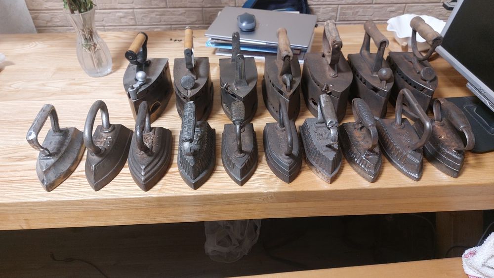 Чугунный утюг, праска "Красный литейщик" 4,5 кг.