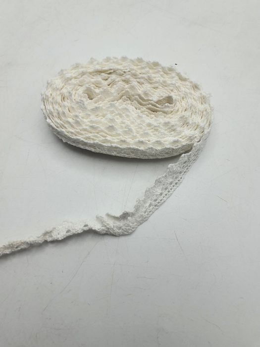 Koronka biała kupon 5,45 m.x 17 mm.