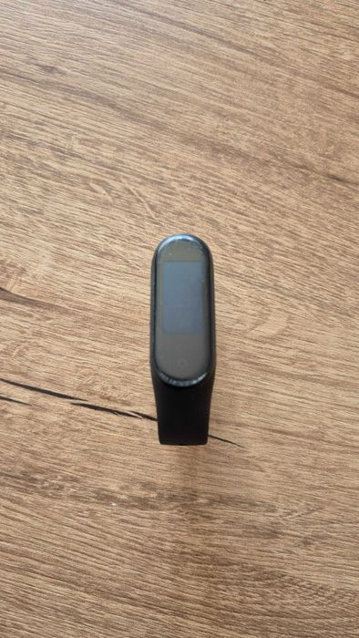 Mi band 4 używany z kablem do ładowania i nieoryginalnym paskiem