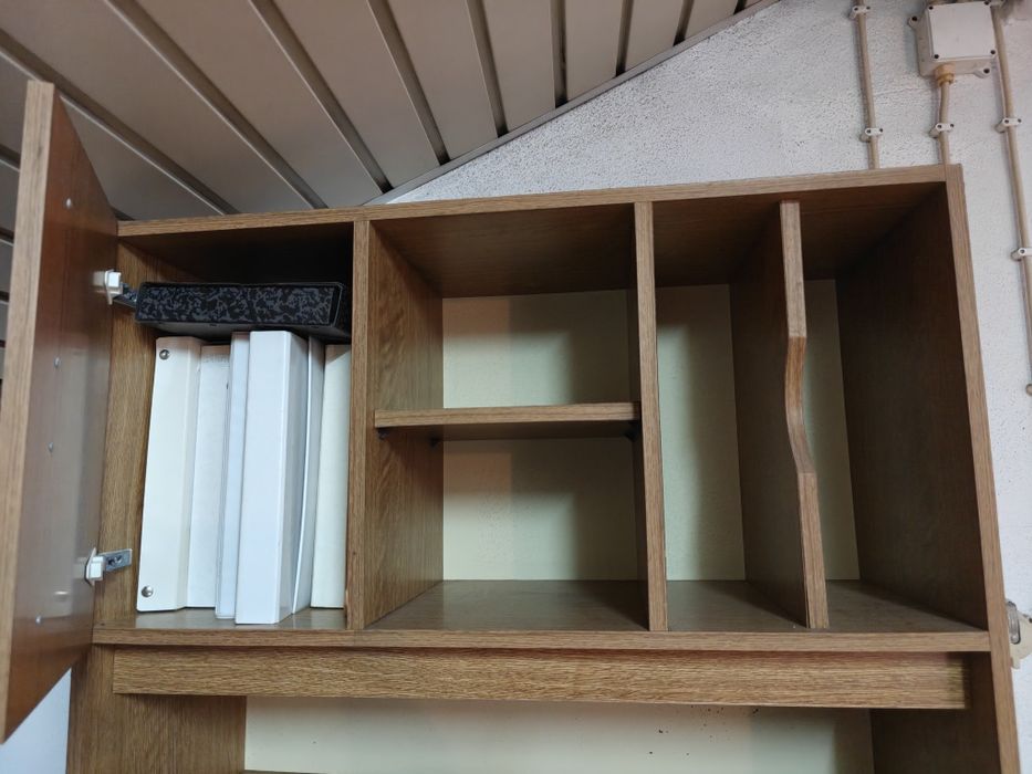 Secretária e módulo de gavetas