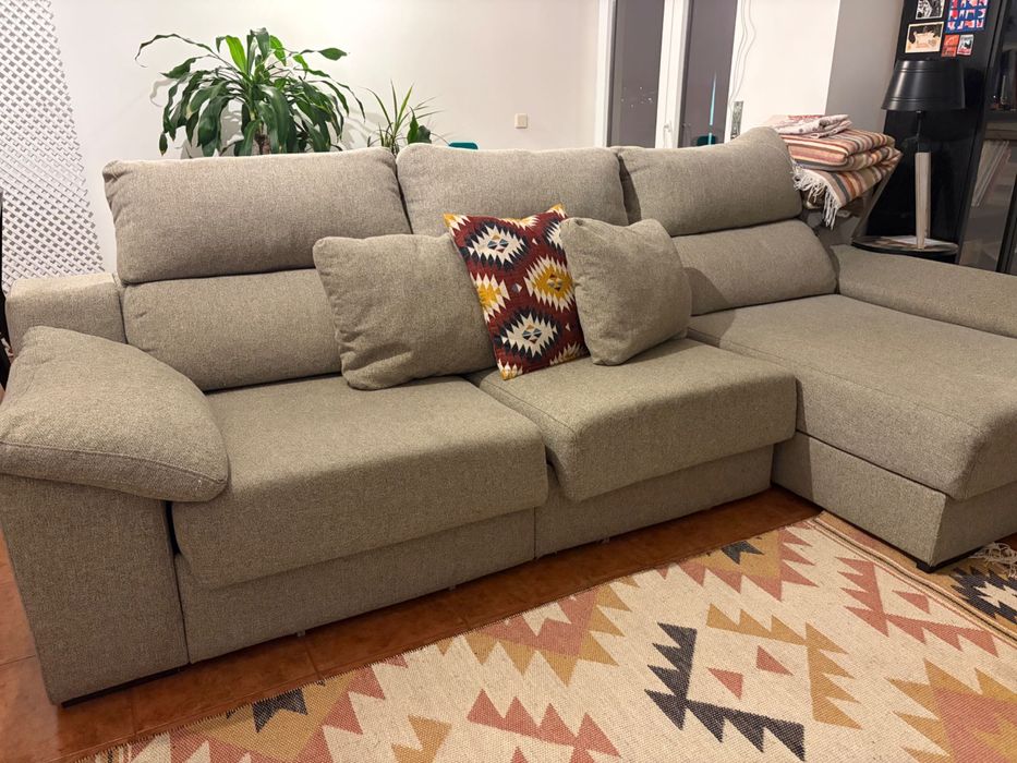 Sofá  4 lugares com chaise longe