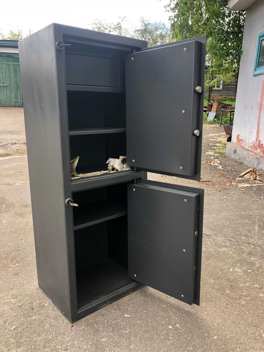 Продается банковский сейф