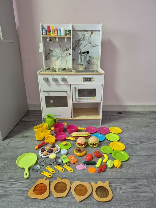 Дитяча дерев'яна кухня з посудом, фруктами овочами