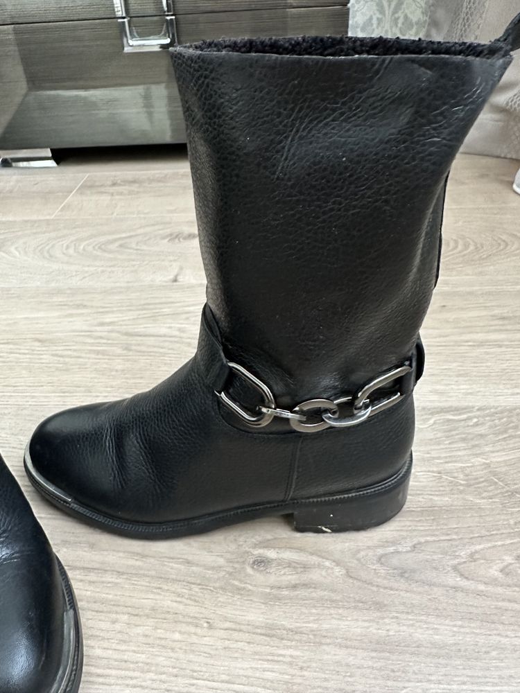 Louis Vuitton Chain Outlaw Boots