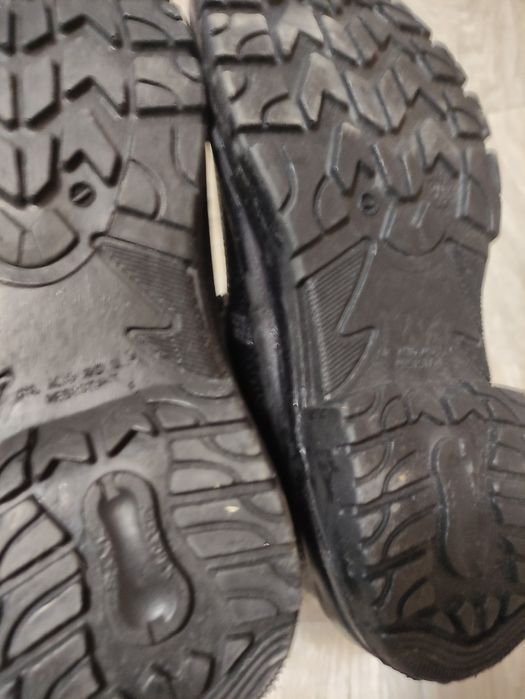 Ботінки з залізними носком 39 р.Нові.