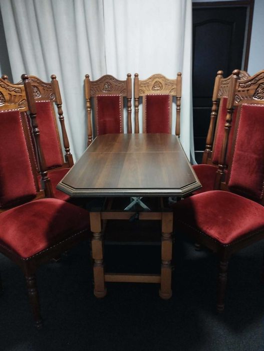 Rozkładany stół drewniany