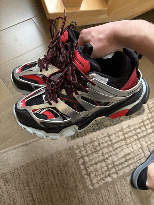 баленсіага траки1