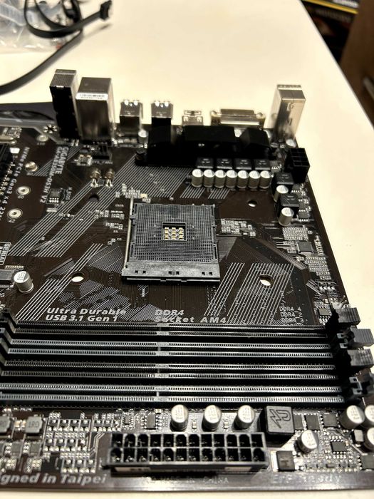 Материнская плата / Материнська плата Gigabyte AB350M-DS3H V2