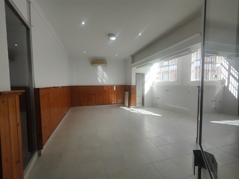 Arrendamento se loja com 45m2