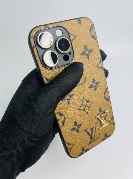 Преміум чохол LV з захистом лінз камери на iPhone