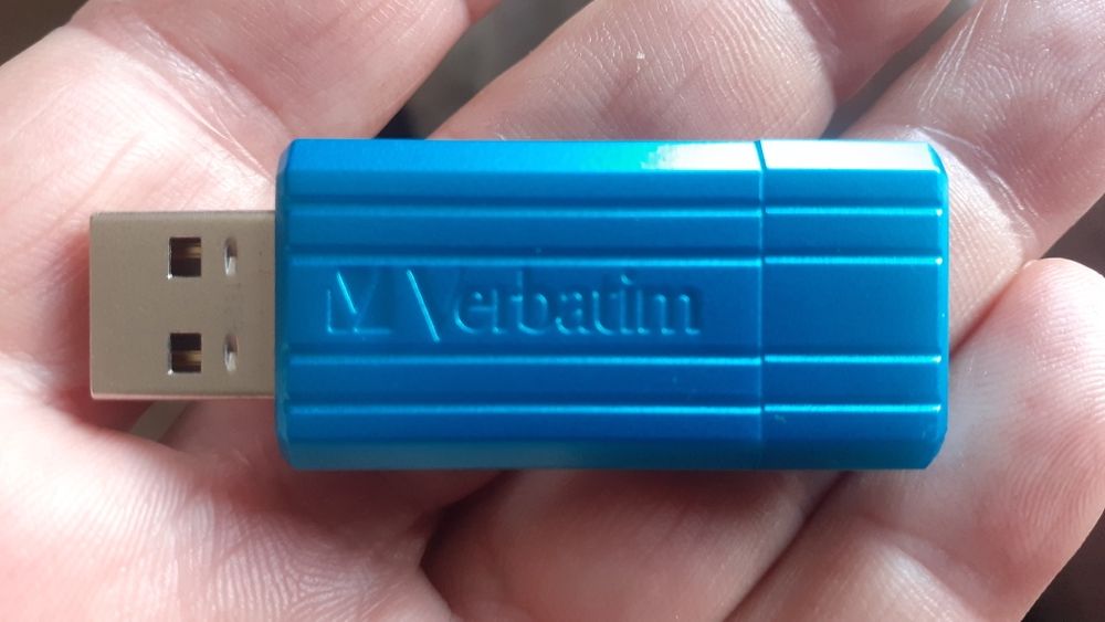 Usb-накопитель pinstripe 16 гб — лазурный,Verbatim(USA).
16 гб — лазур