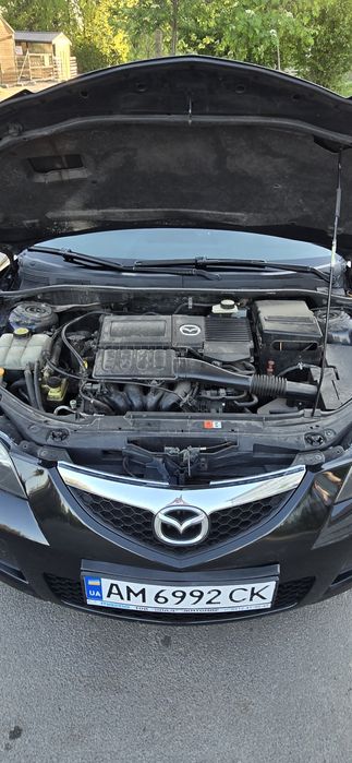 Машина Mazda 3