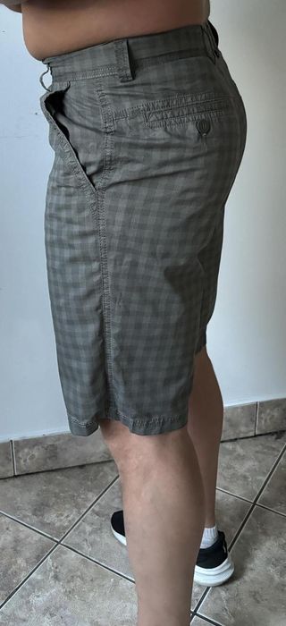 Burberry spodenki męskie S
Rozmiar:S/M z metki 32
Kolor:jasny brąz w