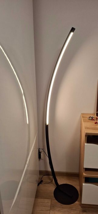 Lampa podłogowa Łukowa Czarna Led