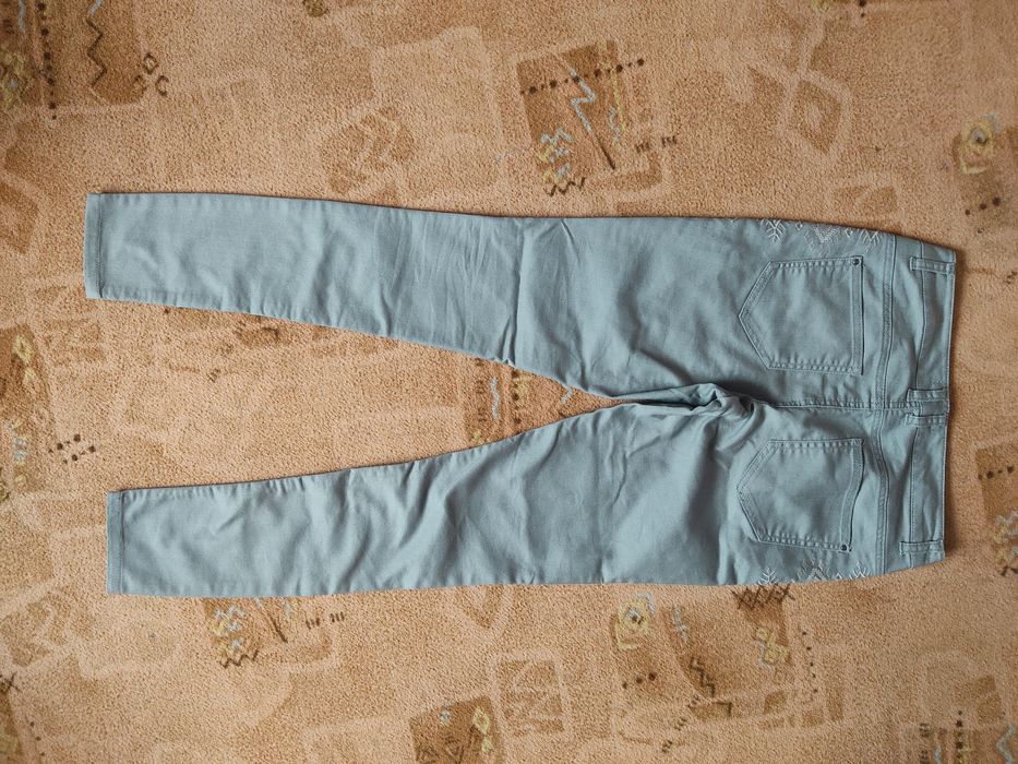 Spodnie khaki z azteckim wzorem Dorothy Perkins