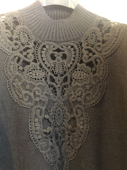 Sweter dlugi z koronką