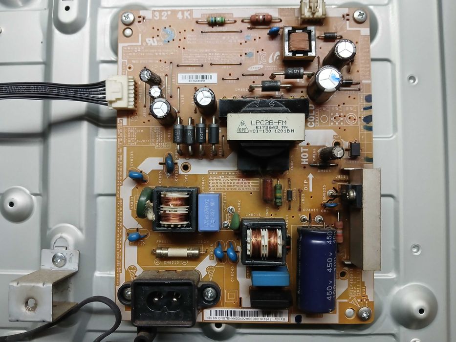 PEÇAS - TV LED 32" - Samsung UE32EH4000W - com Ecrã Danificado!!