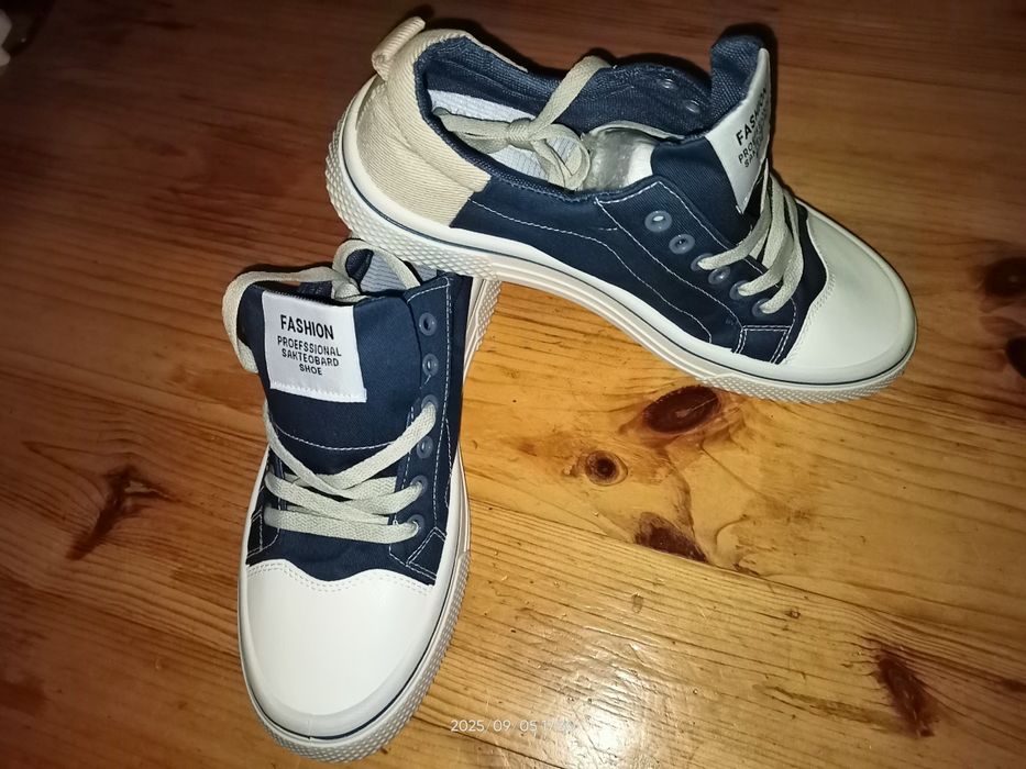 Кроссовки unisex новые