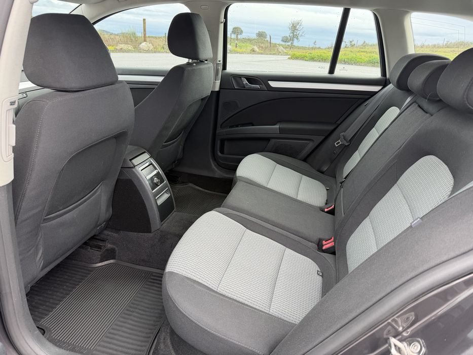 SKODA SUPERB SW 118000 kms 2011 1 registo