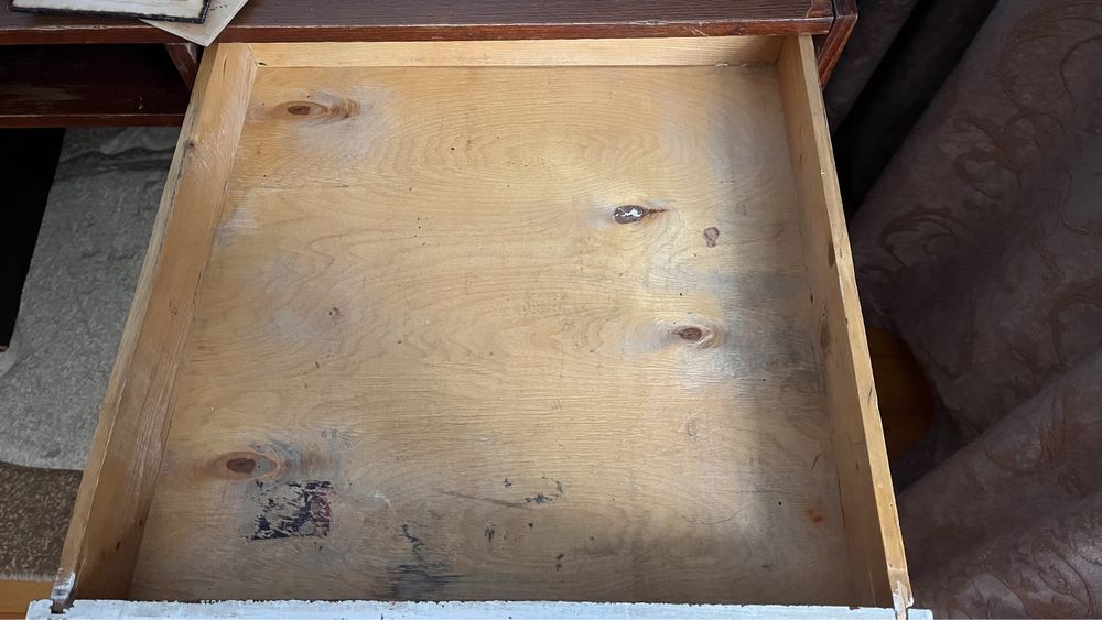 Стіл , парта для навчання