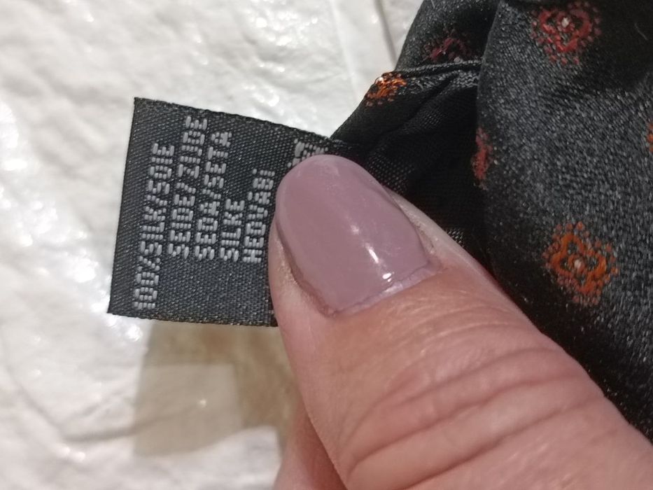 Галстук шелковый C&A черный с камушками .